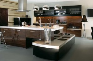 Modern Style Kitchen Design Ideas and Arrangement Advice with Photos. Chocolate tint for the splashback and large multilevel island