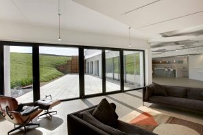 How to Make Your New Home Extremely Energy Efficient. Panoramiс black pane windows for modern interior