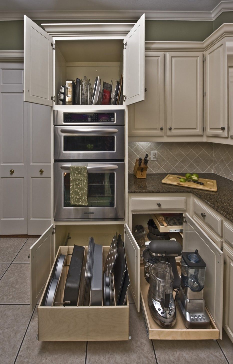 Organizing Kitchen Storage Systems and Pantry for Ultimate Comfort. Classic designed kitchen with long retractable shelves