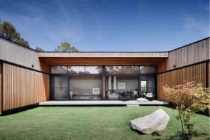 Modern Courtyard House Plans: Classic Luxury Nowadays. Wooden trimmed building and lawn at the courtyard