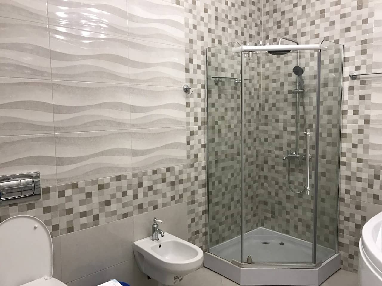 Top 15 Common Mistakes during Bathroom Renovations. Textured tile and mosaic