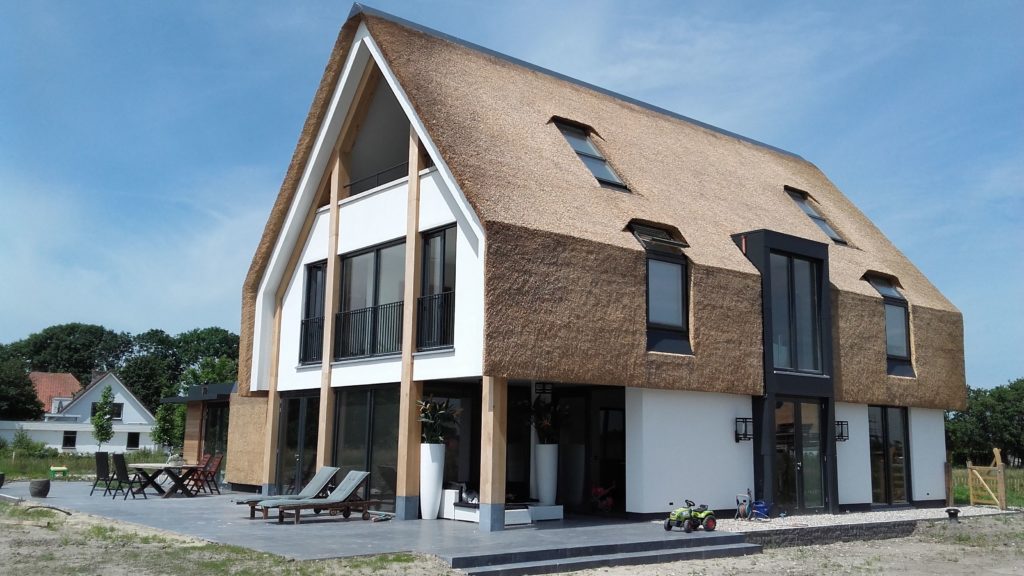 Energy-Efficient House Design: Building Rules. Insulated roof for a rectangular two-story house