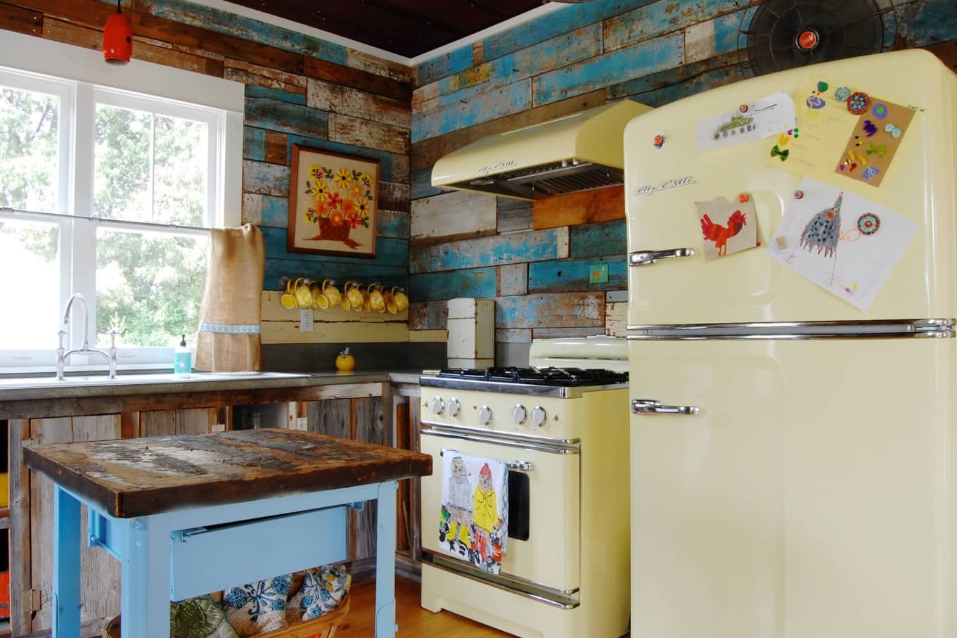 Soon to Be Timeless: 10 Current Interior Design Trends That Will Last. Retro kitchen with pathwork of painted walls
