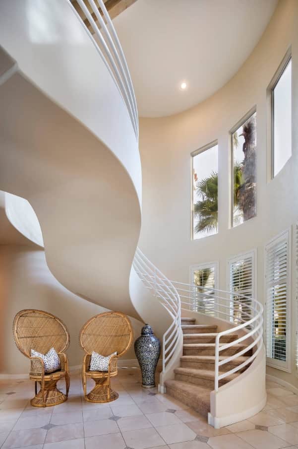 Curvy staircase for luxuriously designed private house