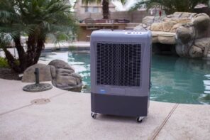 What Parts of the Country Benefit the Most From Evaporative Cooling. Mobile device at the pool