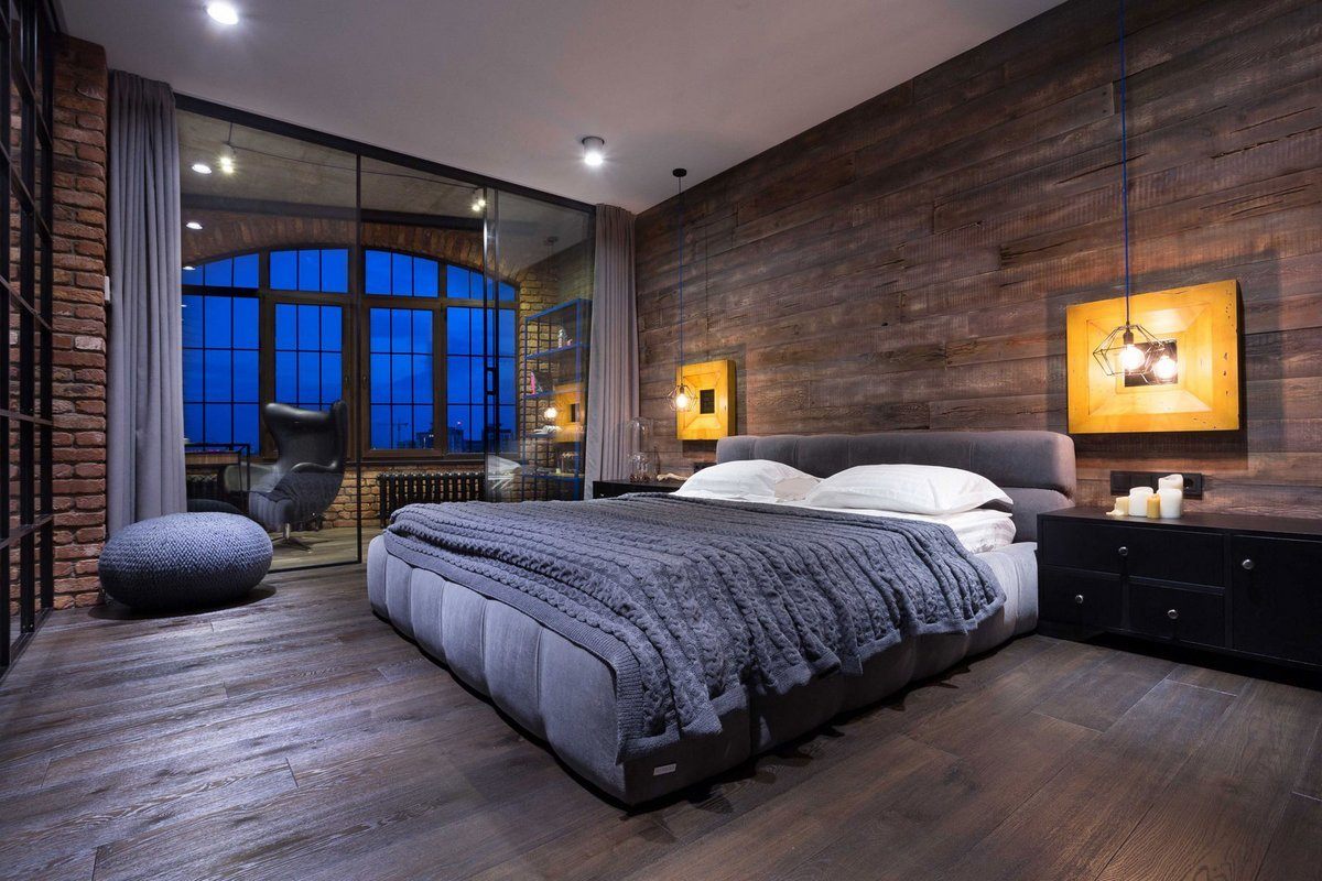 Chalet touch in the through wooden trimmed large bedroom