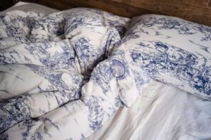 Choosing The Perfect Bed Sheets: Should You Choose Bamboo Sheets? Nice cozy white linen with blue pattern
