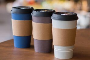 5 Cool Custom Coffee Sleeve Designs That You Should Try! Plastic coffee glass with paperboard sleeve