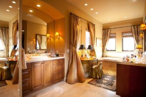 Boudoir Interior Design Ideas for the Refined Woman's Taste. Nice Art deco styled bathroom with noble gold and brown tints