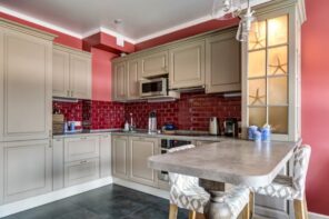 Red brickwork imitating tile, mild beige modular kitchen for quite spacious functional kitchen space
