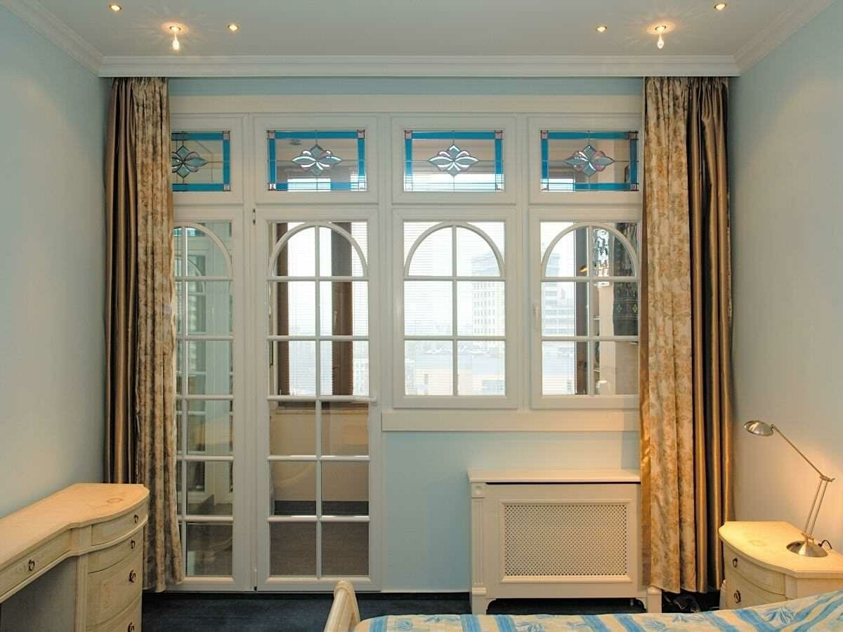 Choosing the Balcony Doors: Construction, Design, and Color. Classic design of the white wooden door for classic bedroom