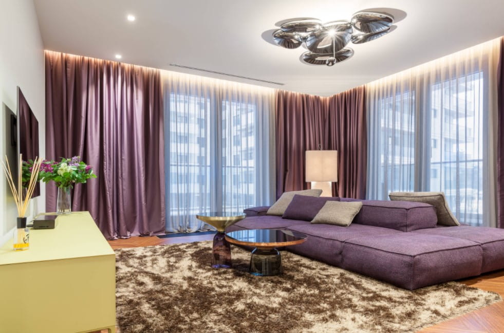 Living Room Interior 2022: Fashionable Design Trends & Ideas. Contemporary living room interior with purple elements
