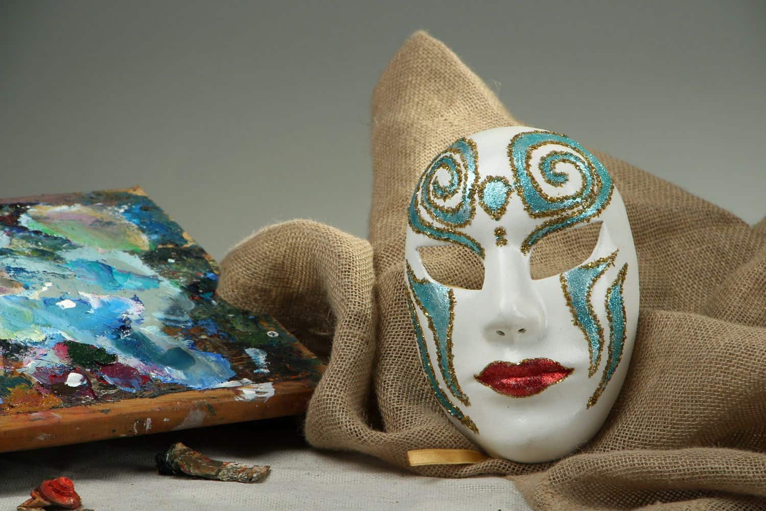 Unique Gifts for an Artist's Home: The most Memorable Ideas. Venetian mask for interior decoration
