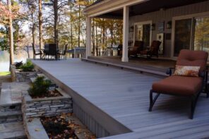 How to Choose the Right Deck Paint? Great large patio deck with the leisure zone and adjoined pathway