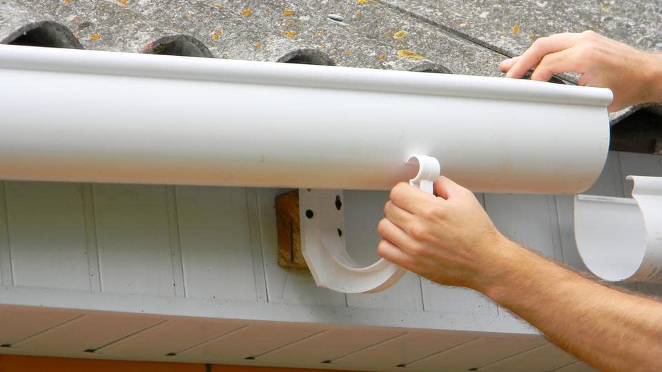 Identify 4 Common Issues in Poor Rain Gutter Installation. Fixing the gutter with the bracket