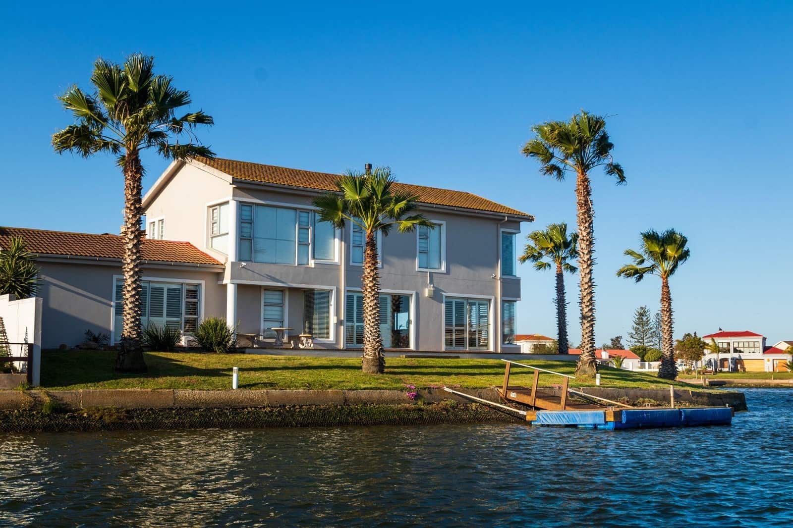 6 Essential Tips for Building a Vacation Home